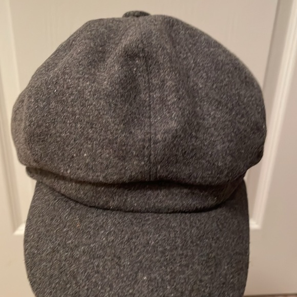 Women's Grey Beret Hat, Comfortable And Lightweight. NWOT - Picture 6 of 6